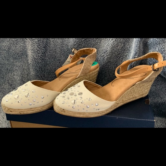 White Mountain Cream Wedges - Picture 2 of 4